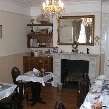 Melville Lodge Gatwick ホーリー エクステリア 写真