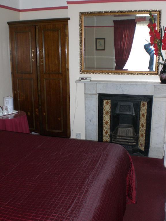 Melville Lodge Gatwick ホーリー エクステリア 写真