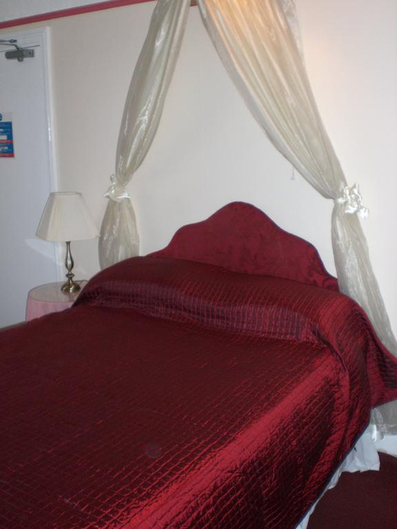 Melville Lodge Gatwick ホーリー エクステリア 写真