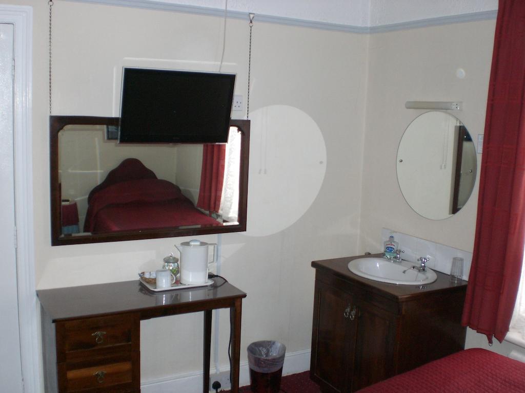 Melville Lodge Gatwick ホーリー エクステリア 写真